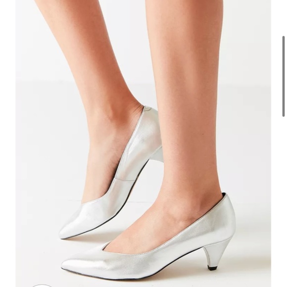 Urban Outfitters Silver Metallic Kitten Leather Heels 8 39 - Picture 6 of 8